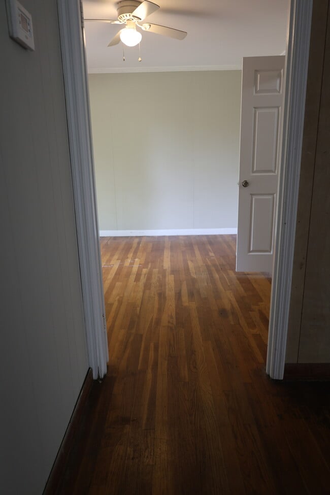 Building Photo - 104 Catherine Ave