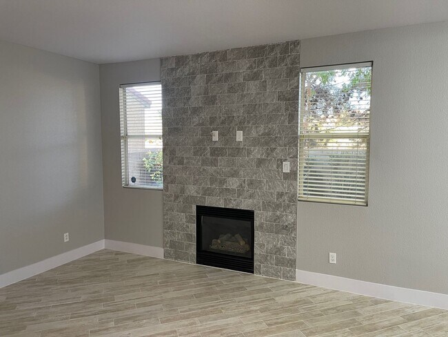 Building Photo - **GORGEOUSLY REMODELED & CLEAN!!  3BD-2 1/2BA HOME IN SILVERADO RANCH !!  *** ONLY $2,190 ***