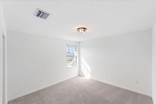 Building Photo - 11177 NW Fernbrook Dr