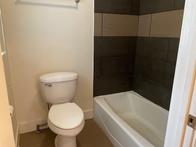 Building Photo - 325 N Jefferson St