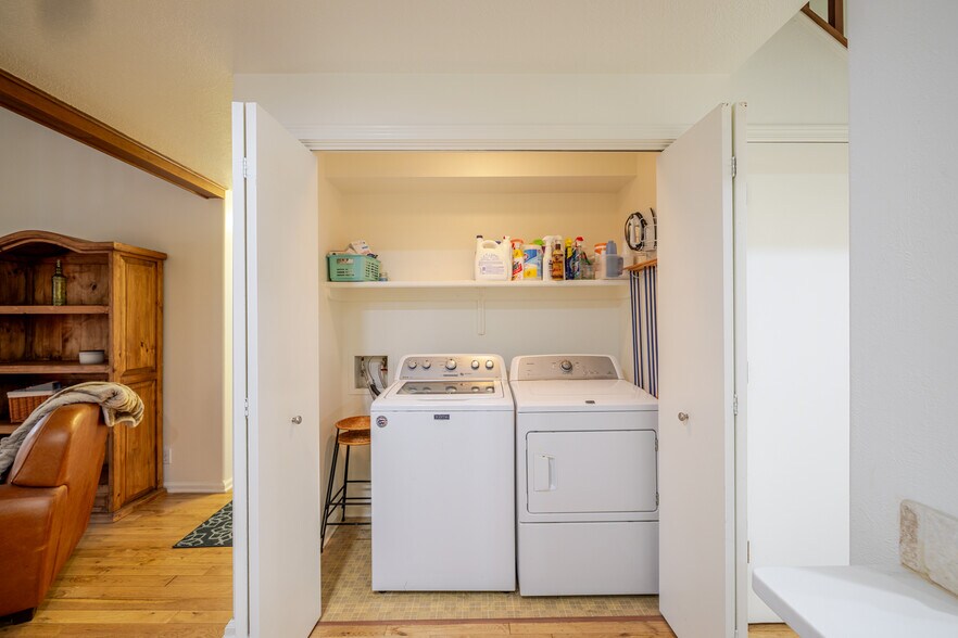 Building Photo - 3124 S Falling Brook Ln