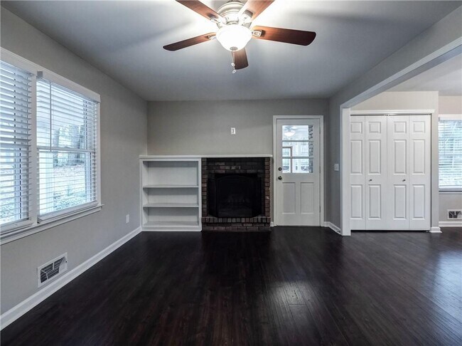 Building Photo - 4745 Hillside Dr