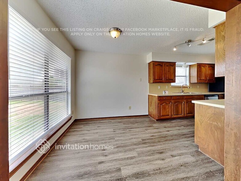 Building Photo - 1666 Clarendon Dr