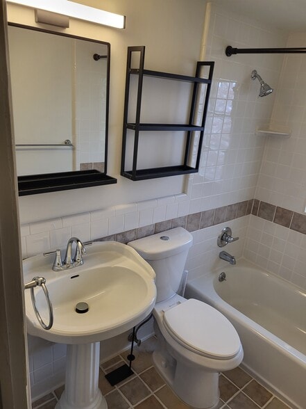 Updated Bath - 250 5th St NE