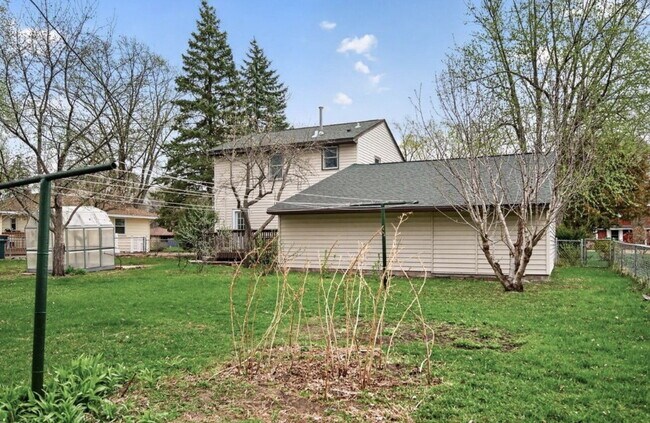 Building Photo - 337 104th Ln NE