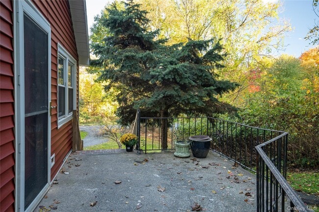 Building Photo - 551 S Pascack Rd