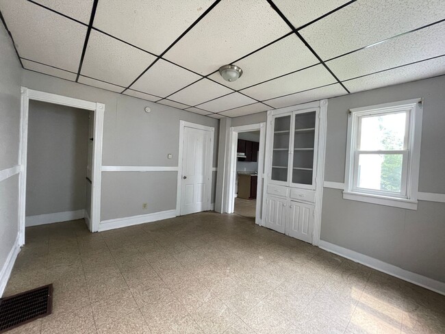 Building Photo - Spacious 4 Bedroom Twin FOR RENT in Bridge...