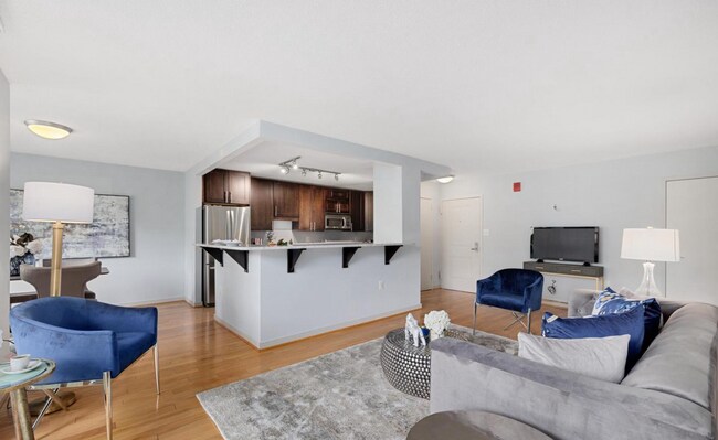 Building Photo - Beautiful Three-Bedroom Apartment In Tacom...