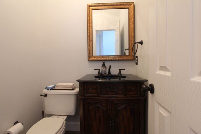 Building Photo - 4 Bedroom 2.5 Bath Lake Cyrus Beauty LOADE...