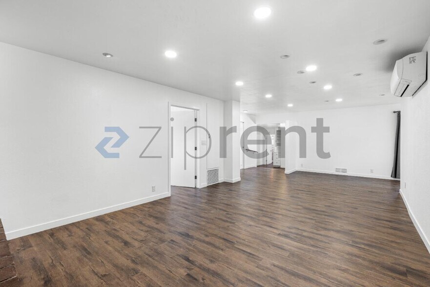 Building Photo - Unit