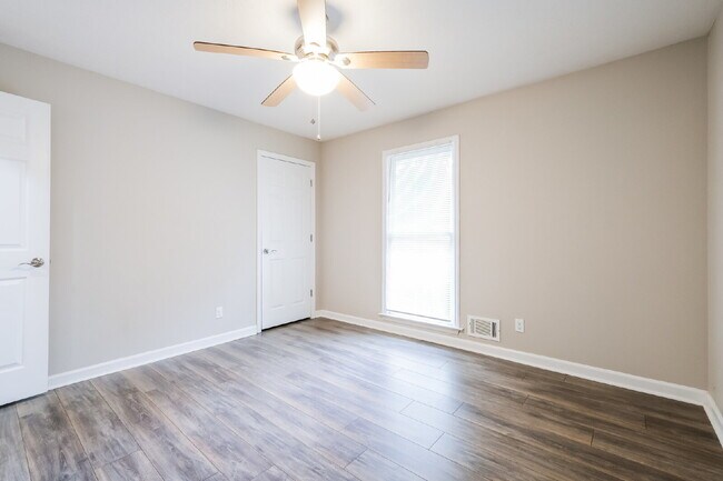 Building Photo - 1027 Mandalay Ct SW