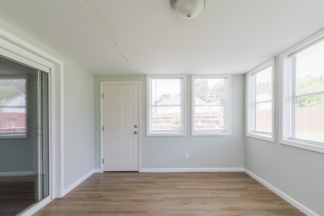 Building Photo - 578 Tryon Pl