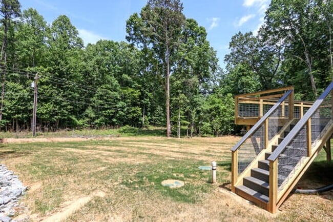 Building Photo - Luxury Townhouse in Sherrills Ford