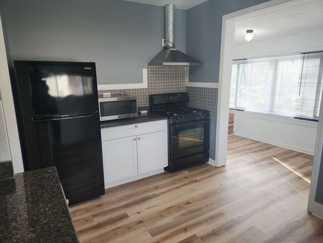 Building Photo - 264 N Jackson St