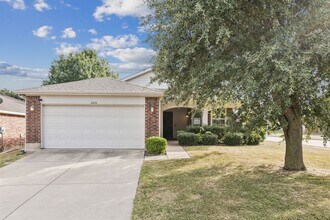 Building Photo - Desirable Cross Oak Ranch