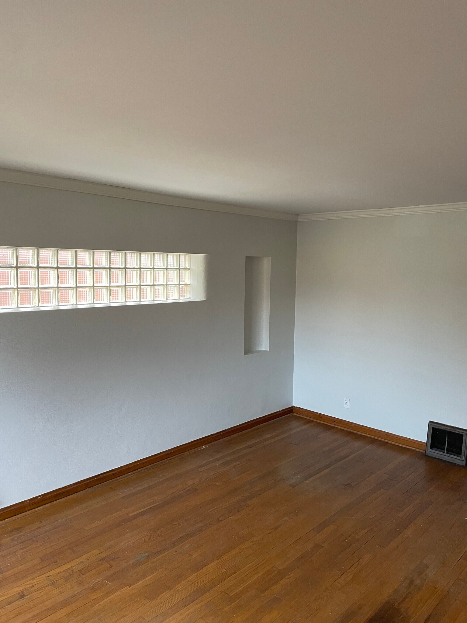 Building Photo - 4964 Fyler Ave