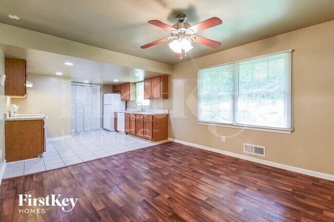 Building Photo - 111 Elizabeth Way