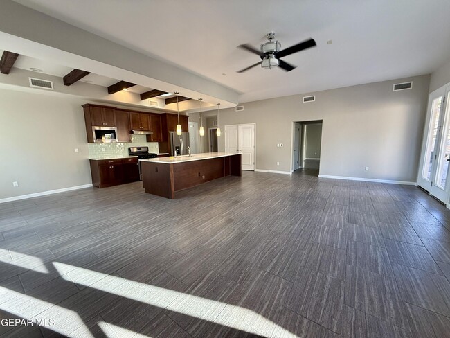 Building Photo - 1252 Desert Mirage Pl