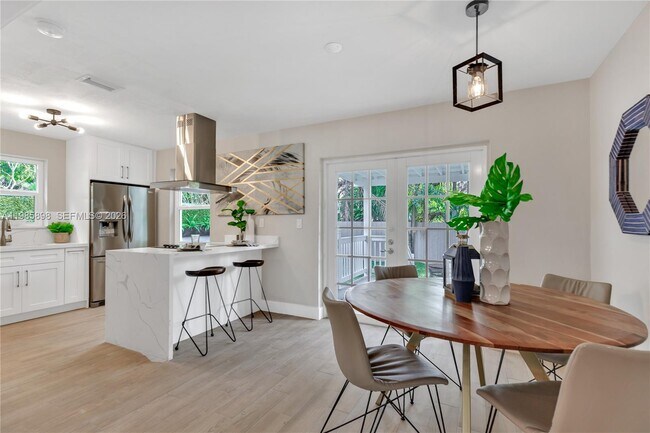 Building Photo - 1045 NE 84th St