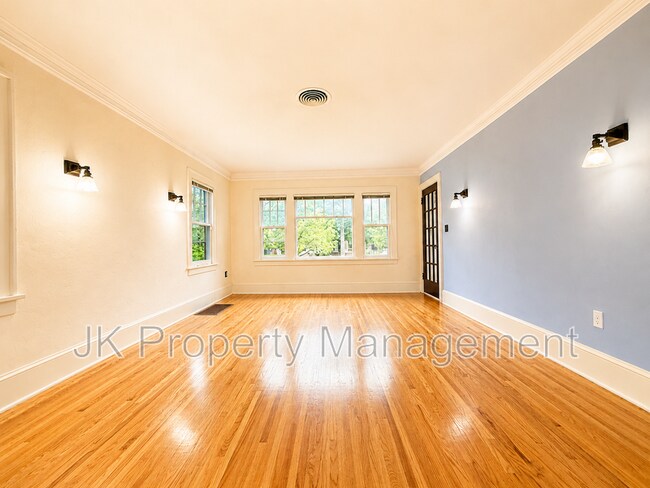Building Photo - 2217 1st Ave S