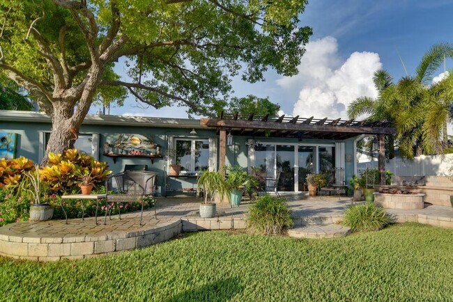 Building Photo - 301 N Tessier Dr