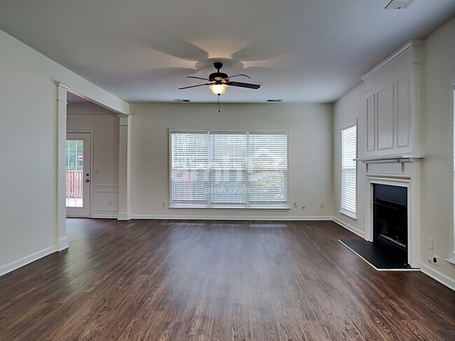Building Photo - 1540 Cardinal Ln