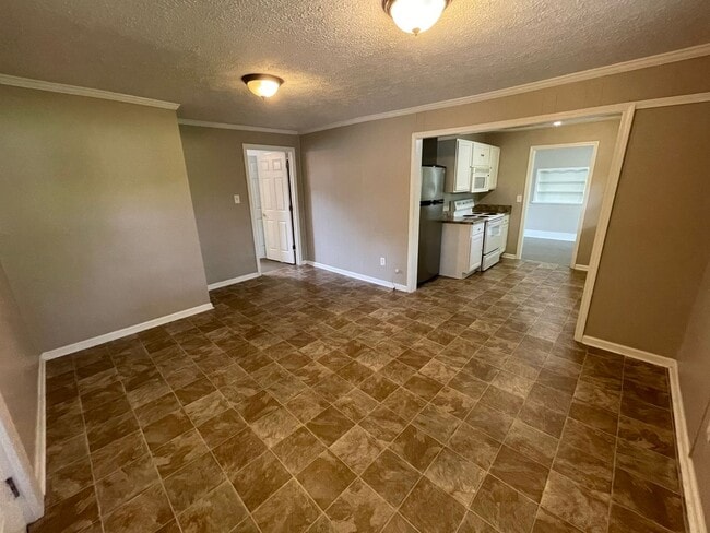 Building Photo - Updated 3/1 House in Cedartown- $1,395