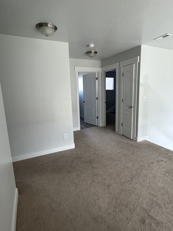 Building Photo - 221 N Stone Gate Dr