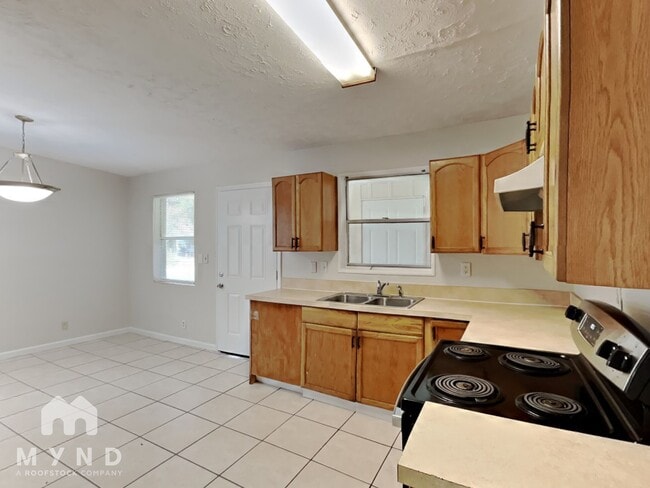 Building Photo - 7045 Rollo Rd