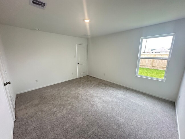 Building Photo - Brand New 3 Bed 2 Bath