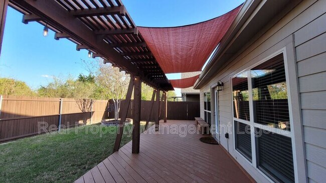Building Photo - 812 Gray Fox Dr