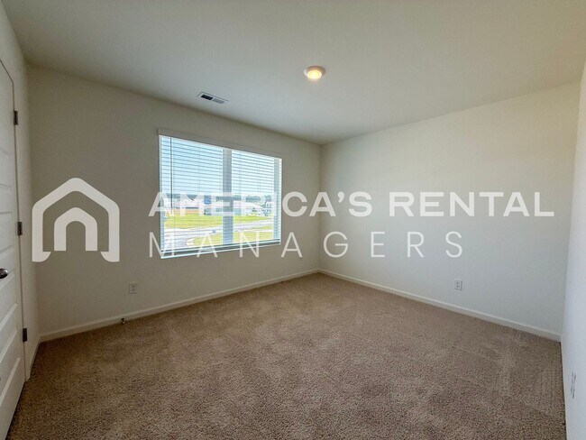 Building Photo - Gorgeous New Construction 5 Bed / 3 Bath H...