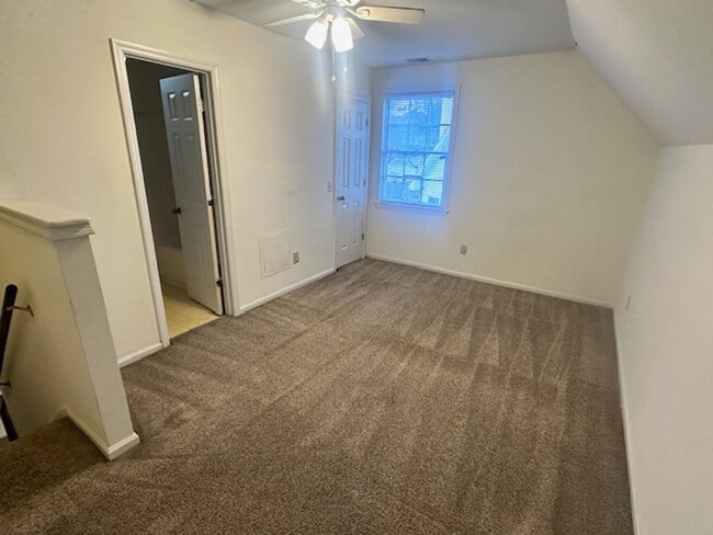 Building Photo - 17/18