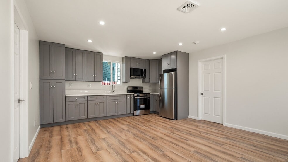 Building Photo - 4013 S Harvard Blvd