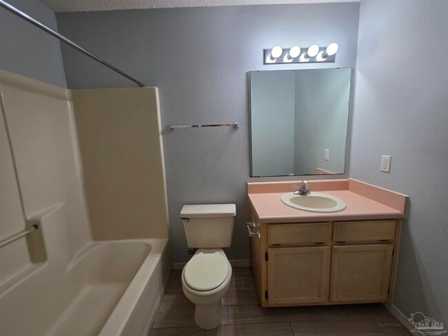 Building Photo - 2111 Karlburg Dr