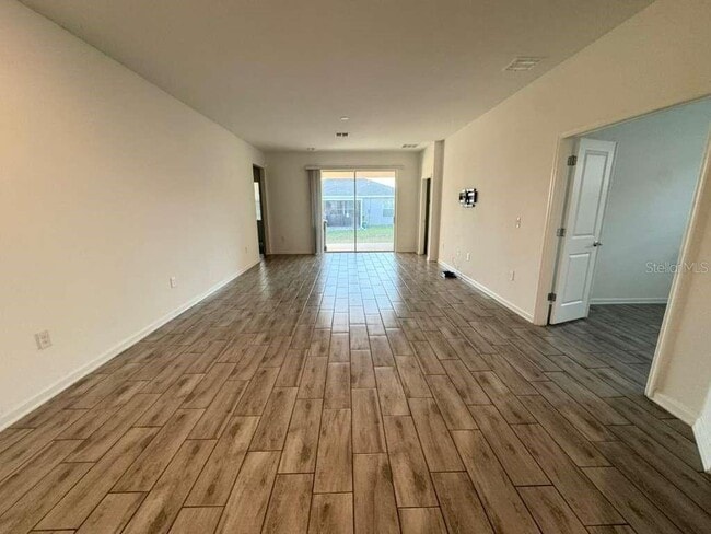 Building Photo - 1180 Saguaro St