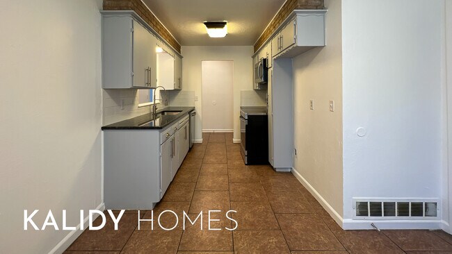 Building Photo - 2825 SW 76th St