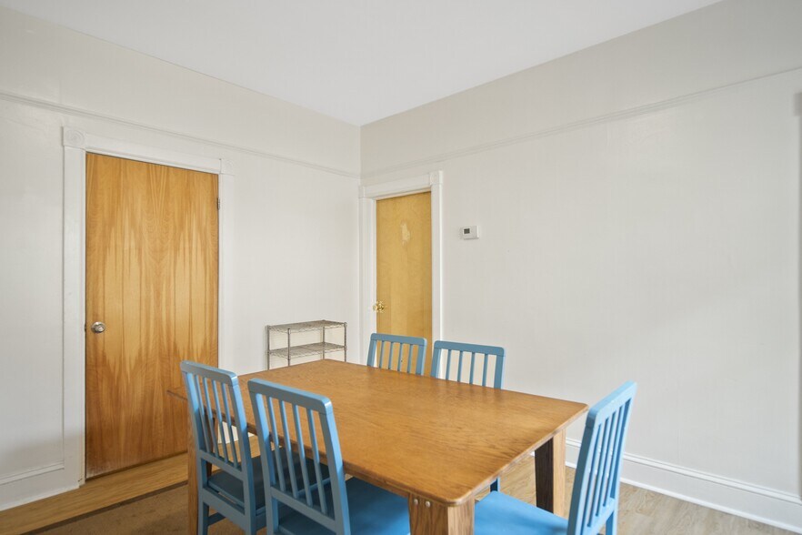 Building Photo - 921 E State St