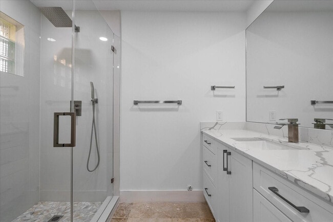 Building Photo - 1421 Ponce de Leon Dr