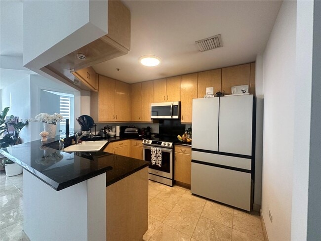 Building Photo - 801 Brickell Key Blvd