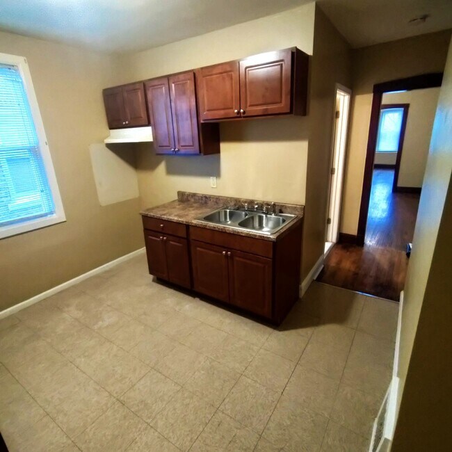 Building Photo - 7645 S Throop St