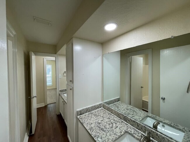 Building Photo - 9422 Chartermoss Cir