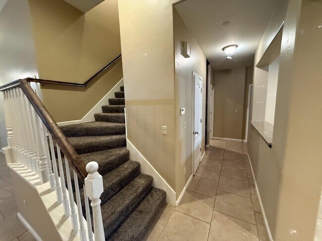 Building Photo - 39 N Post Ave