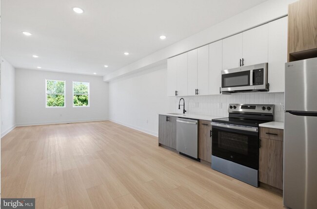 Building Photo - 3931 Fairmount Ave