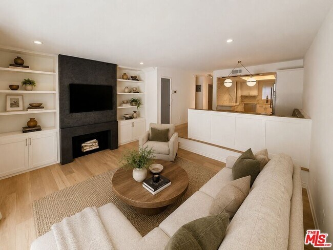 Building Photo - 853 Larrabee St