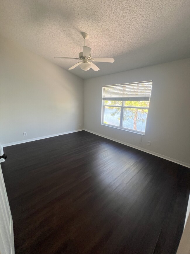 Building Photo - 563 Shoreham Ct NE