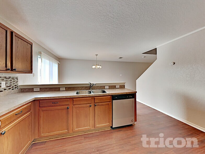 Building Photo - 9722 Amber Cove