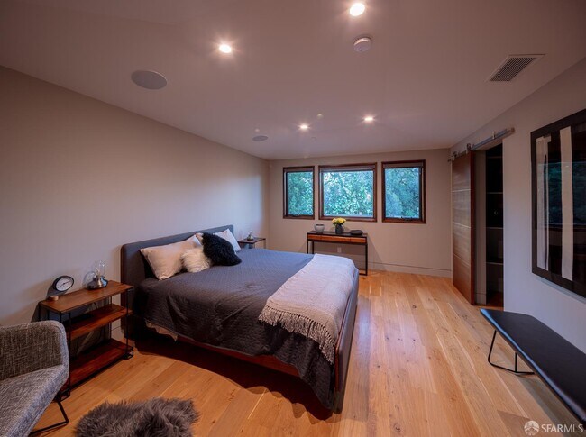 Building Photo - 67 Lyell St
