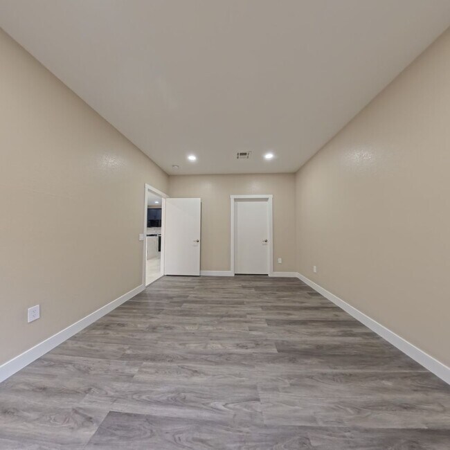 Building Photo - 8725 W Flamingo Rd