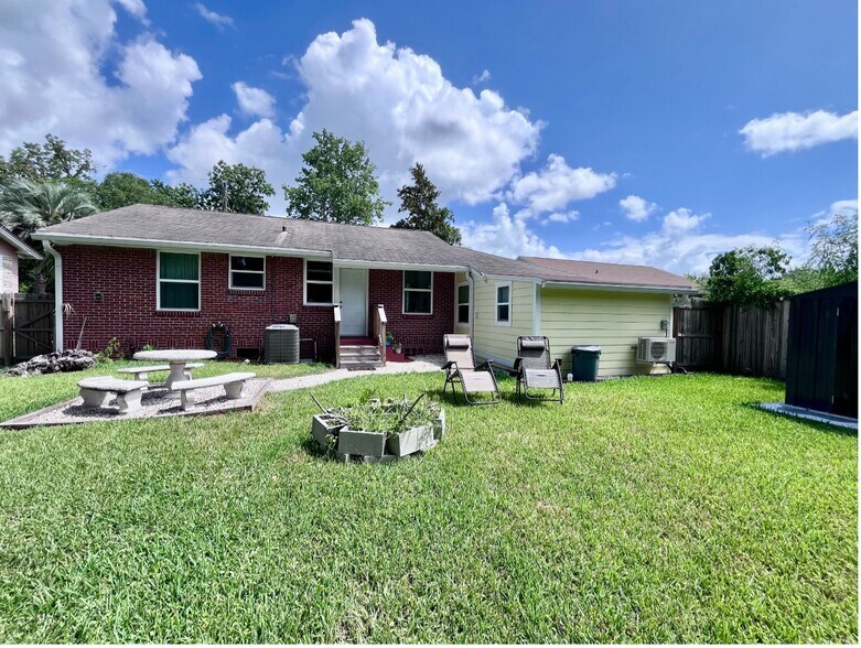 Building Photo - 4648 Cardinal Blvd